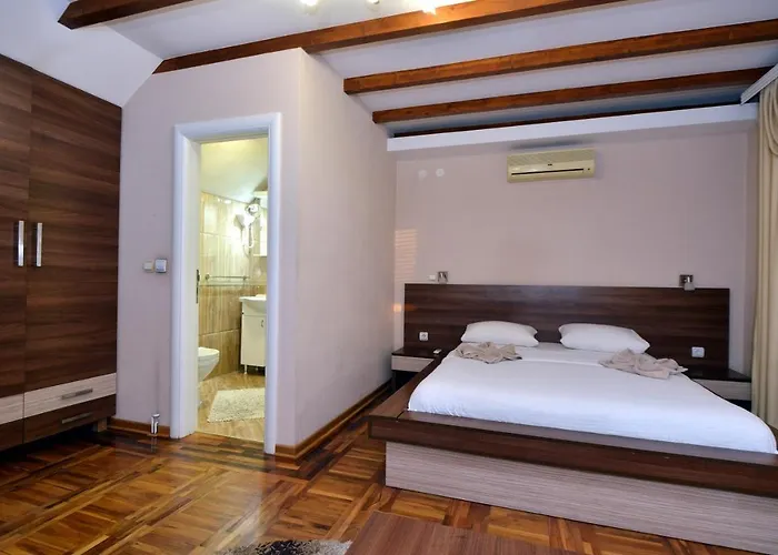 Garni Kaca فندق مبيت وإفطار 4*