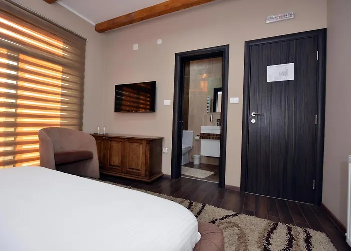 Garni Kaca فندق مبيت وإفطار 4*